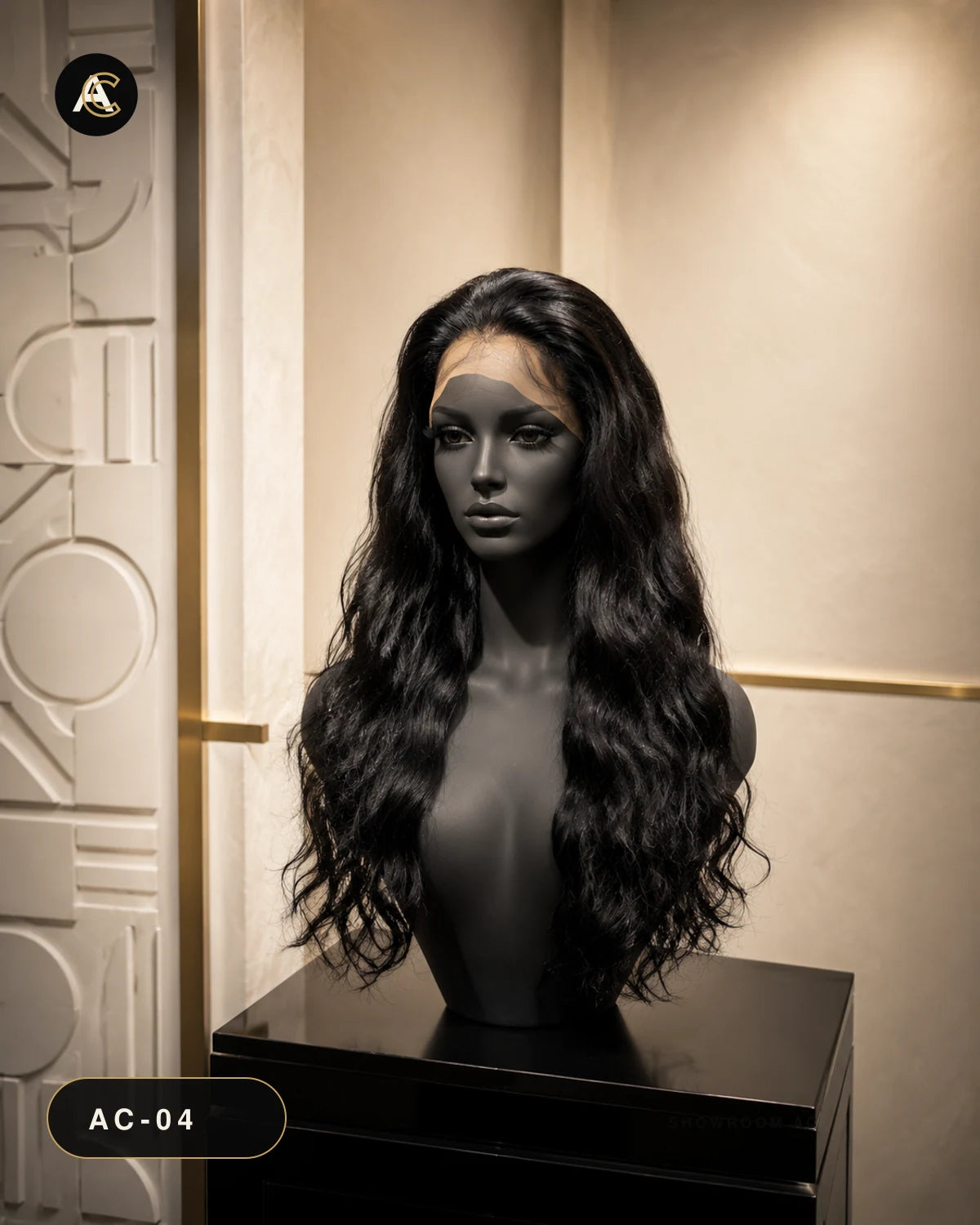 Vietnam Frontal — 30" — présentation showroom AC sur mannequin noir