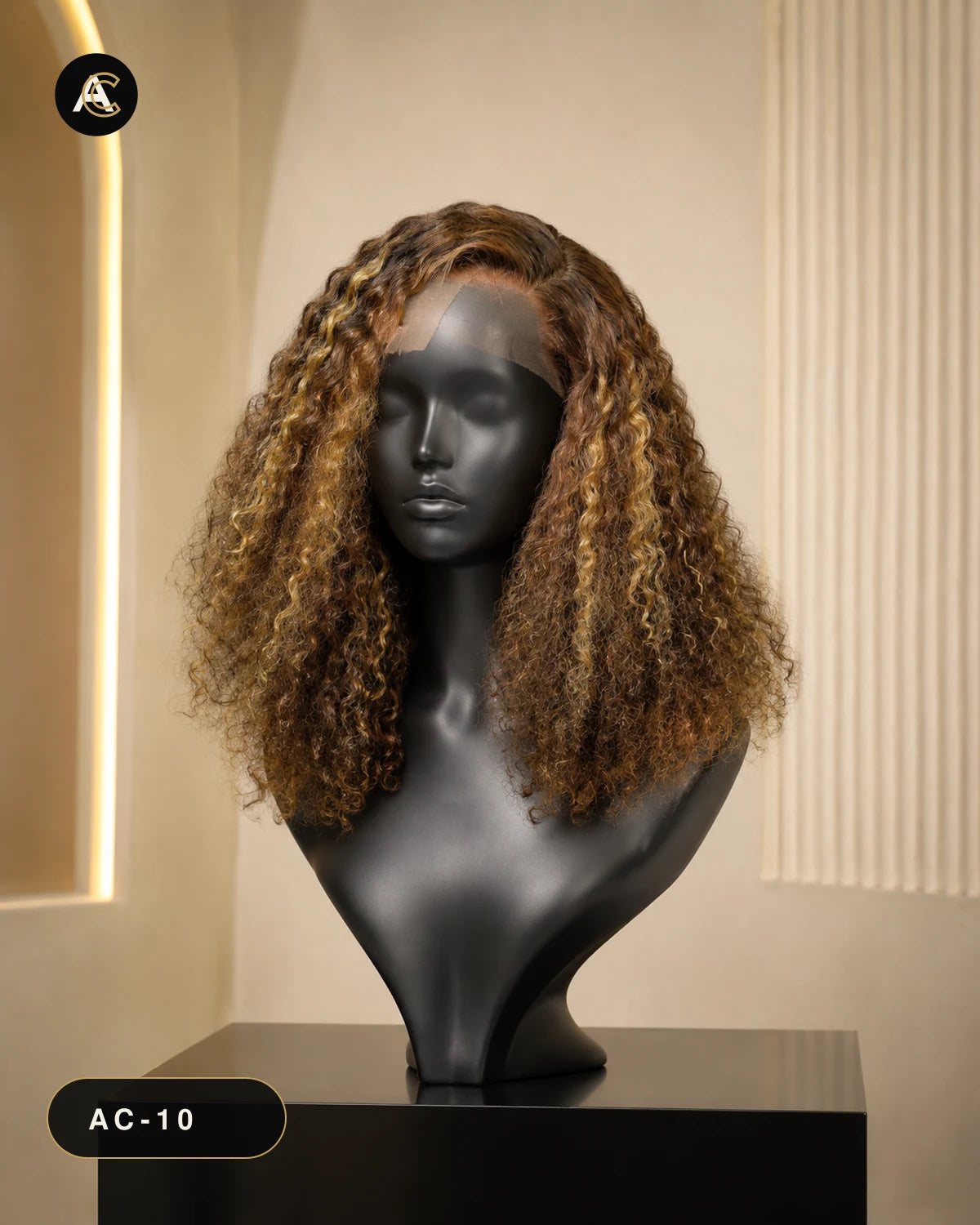Romance Piano — 18" — présentation showroom AC sur mannequin noir