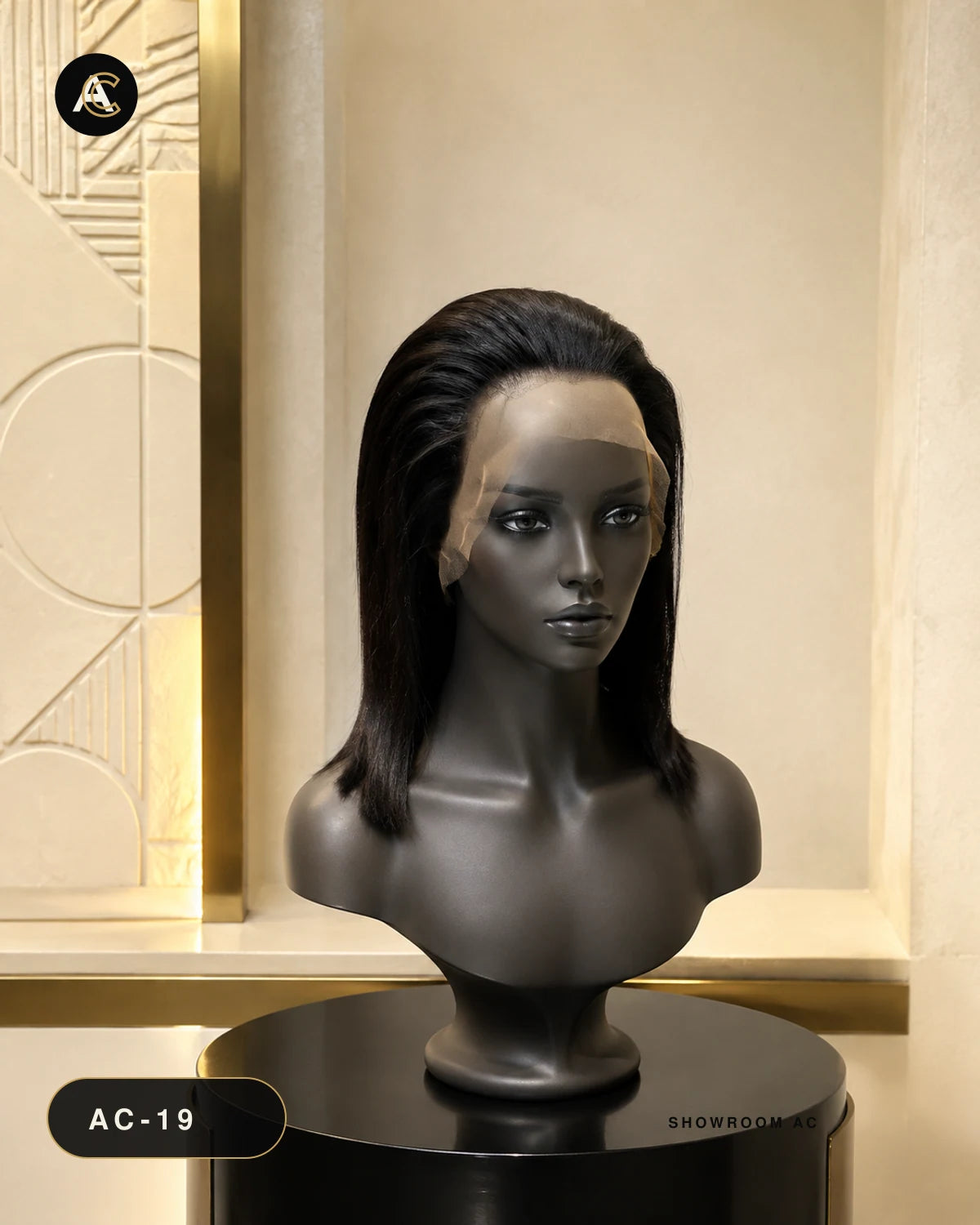 Coupe Carrée — 10" — présentation showroom AC sur mannequin noir