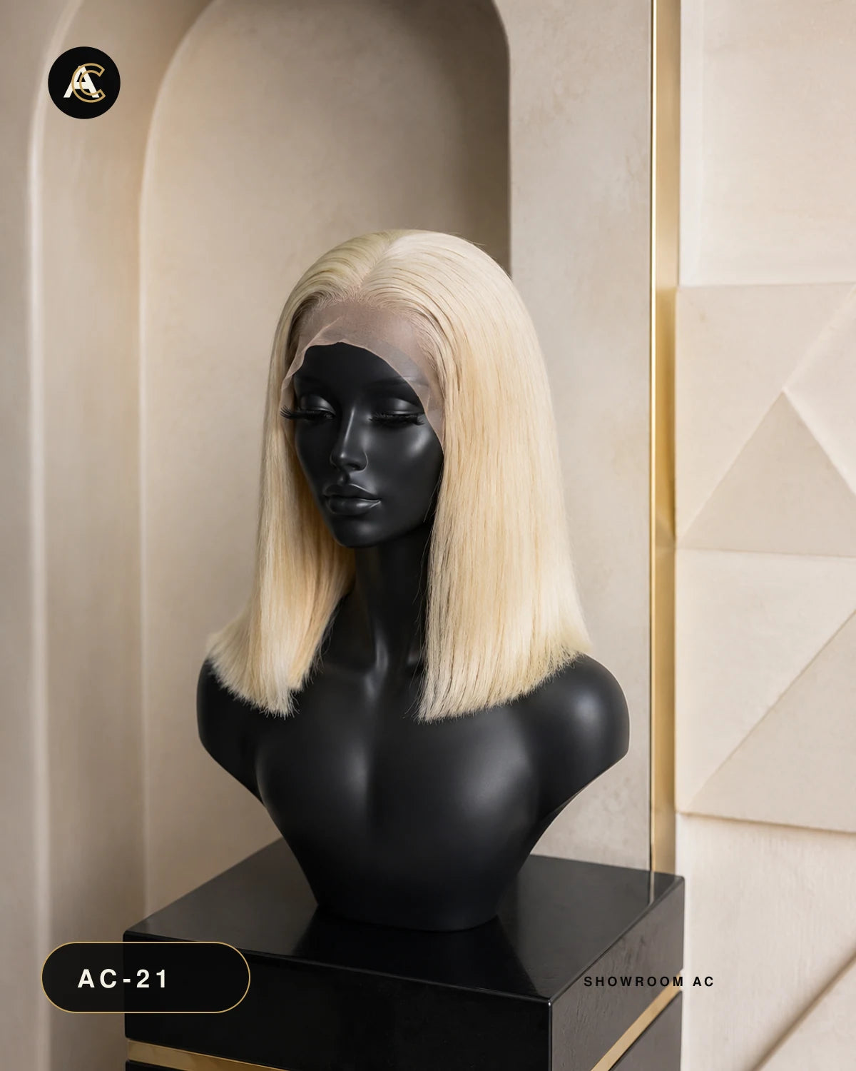 Coupe Carrée Platinum — 12" — présentation showroom AC sur mannequin noir