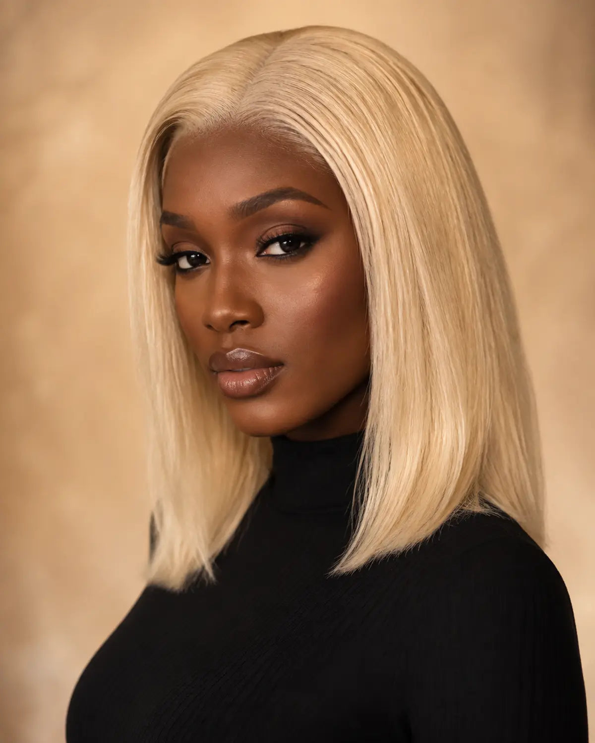 Coupe Carrée Platinum — 12" portée par une femme sénégalaise — ALIOU CHEVEUX Dakar