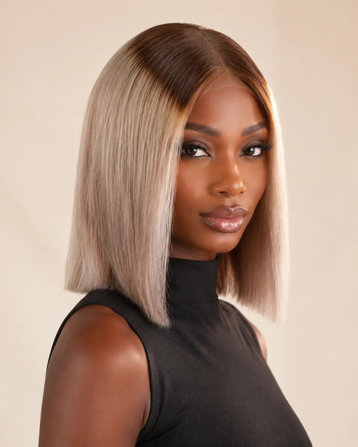 Coupe Carrée Rousse — 10" portée par une femme sénégalaise — ALIOU CHEVEUX Dakar