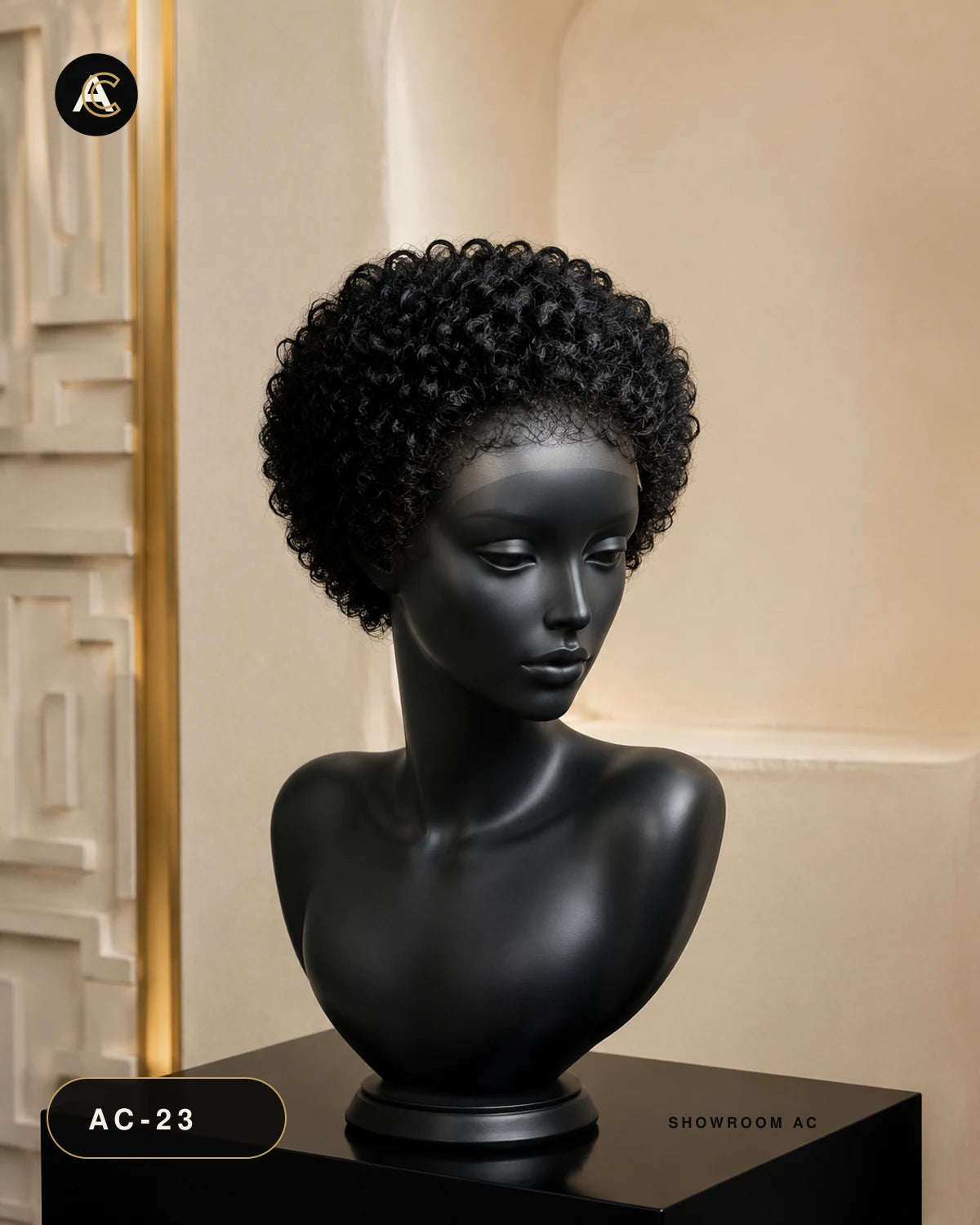 Petite Tête Frisée Jack — présentation showroom AC sur mannequin noir